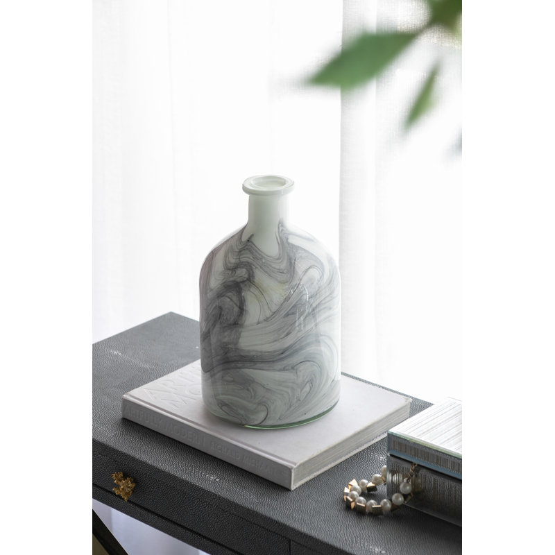 V 6 pi x 11,8 po, vase en tourbillon noir et blanc