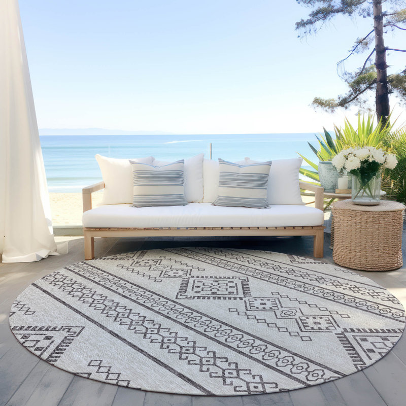 Celeski Washable Southwestern Indoor / Outdoor Rug, Round 8'