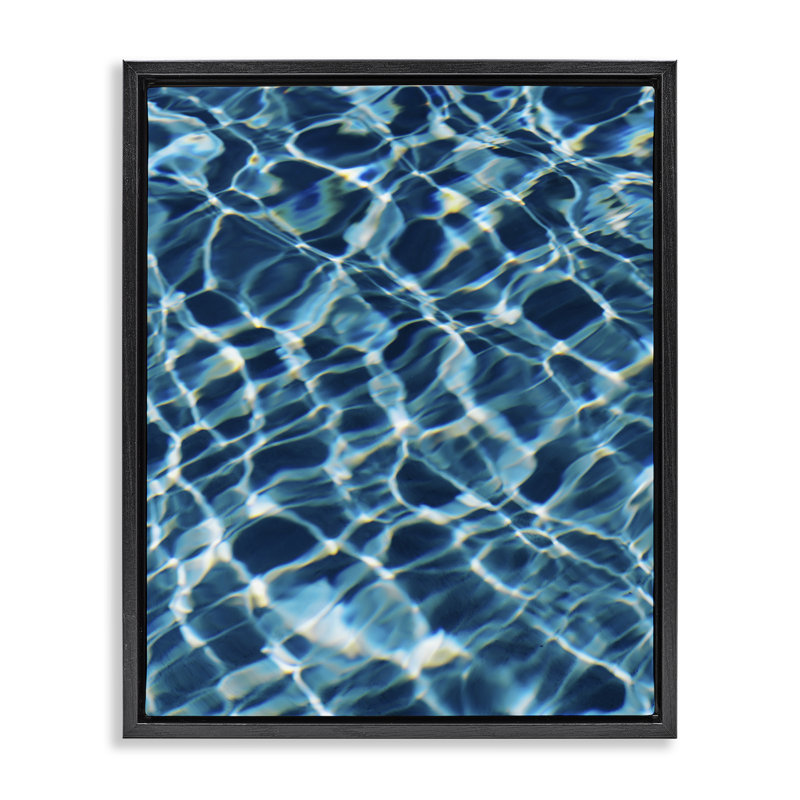 "Beach Water", art mural encadré doré sur toile par Justine Milton, Cadre flottant noir de jais, H 21 po x l 17 po