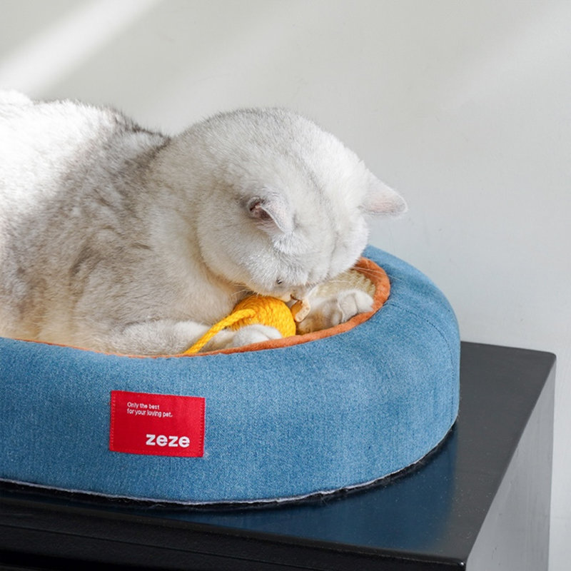  Table à griffes pour chat 23 po avec surface en sisal et balle de jouet interactive de style denim