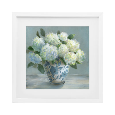 Hydrangeas in Elegant Vase, reproduction encadrée sous verre, design par Nan