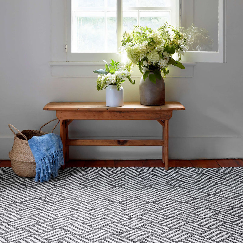 Crisscross Black Handwoven Indoor/Outdoor Rug, Rectangle 8' x 10'