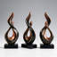 Sculpture décorative en résine en forme de flamme, torche moderne au fini chaleureux, à poser sur une étagère ou un foyer, 27 cm (10,63 pouces).