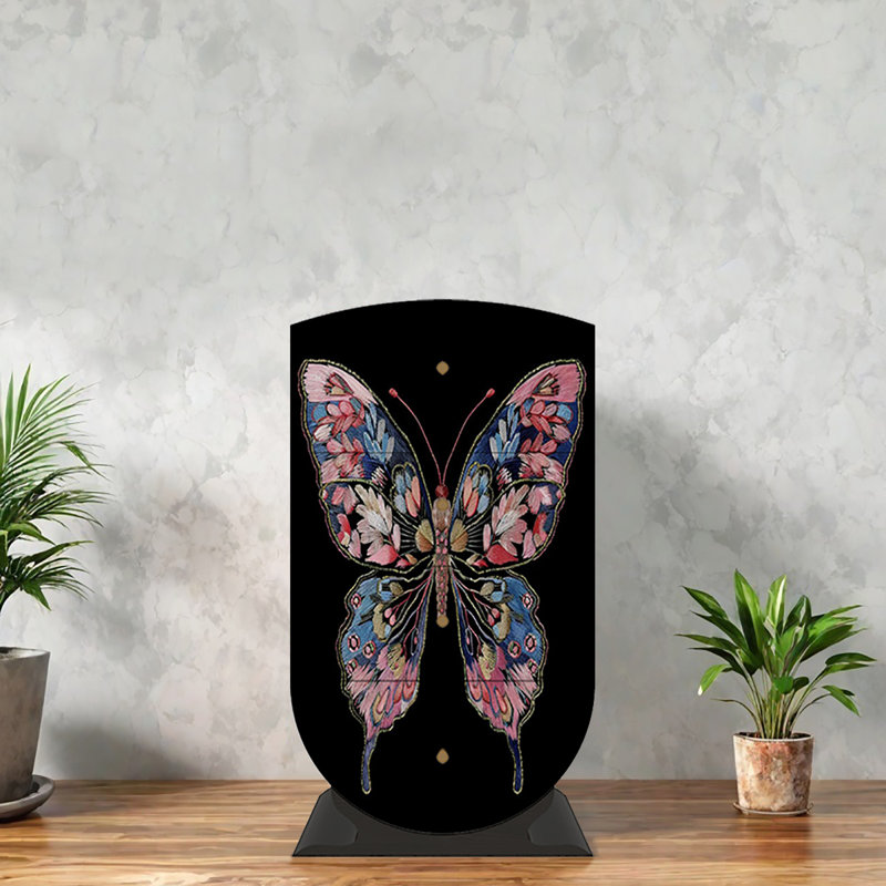 Armoire française à motif de papillons rétro