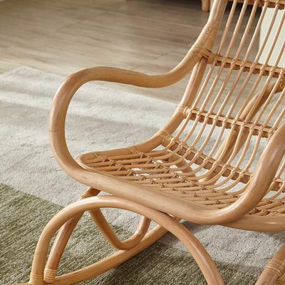 Chaise berçante en rotin