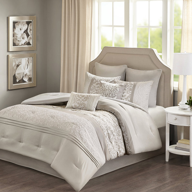 8 Piece Queen - Elegant , Soft Material, Filling, Machine Washable, Édredon très grand + 7 pièces supplémentaires