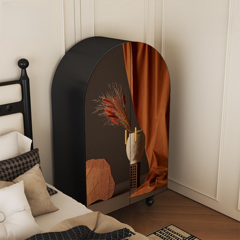 Armoire arquée avec tablettes et portes