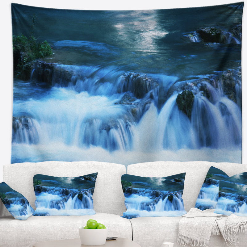 Paysage avec de magnifiques petites cascades bleues, H 32 po x l 39 po
