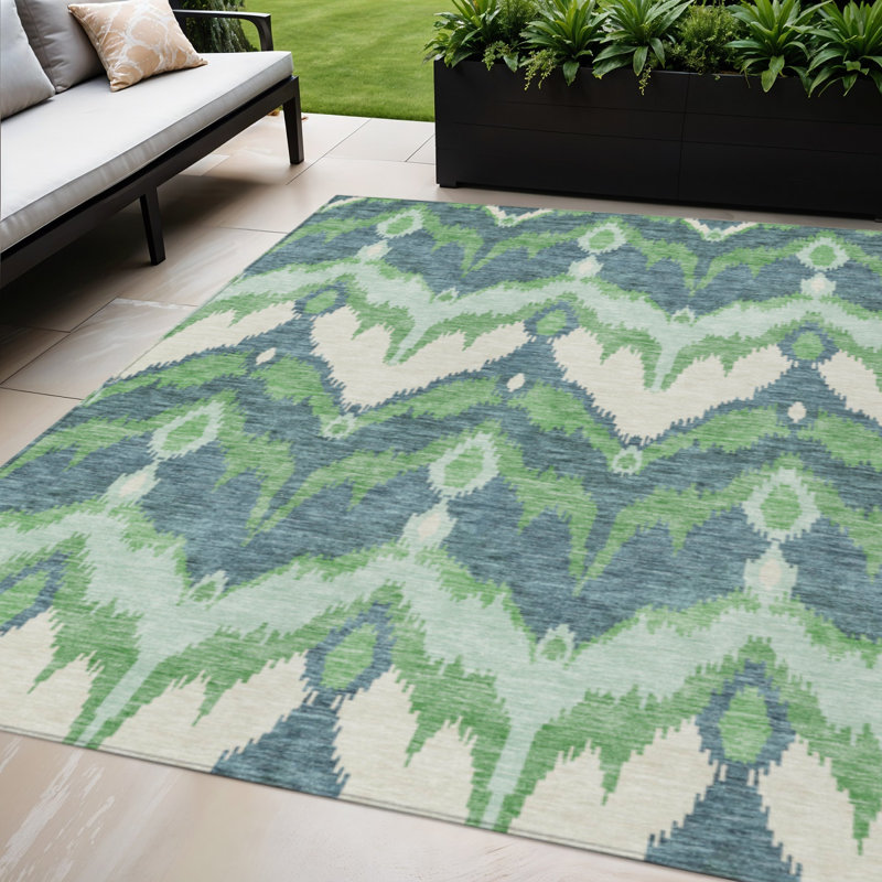 Tapis intérieur / extérieur ivoire et bleu 5 pi x 8 pi lavable en ikat