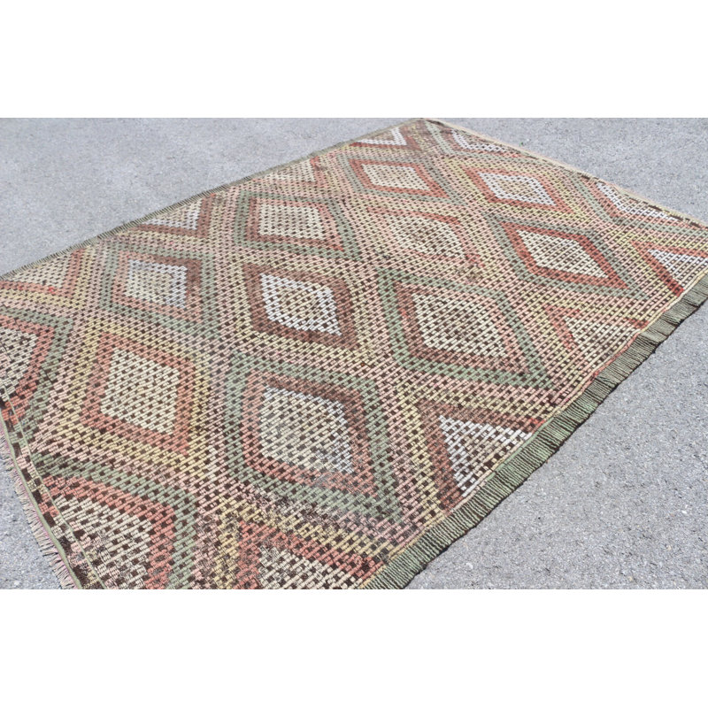 Kilim turc rétro avec des tons de vert vif, idéal pour les grands espaces de salon - un tapis tribal avec une influence Oushak