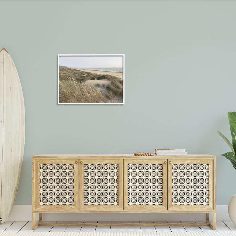«Mute Beach Coast Tall Grassy Dunes Distant Mountains» par Alan Majchrowicz - photographie, H 24 po x l 30 po x P 1,5 po