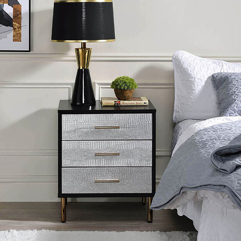 Table de chevet en métal à 3 pieds en noir, argent, or - choix de rangement dans la chambre à coucher argent et amplement pour les articles