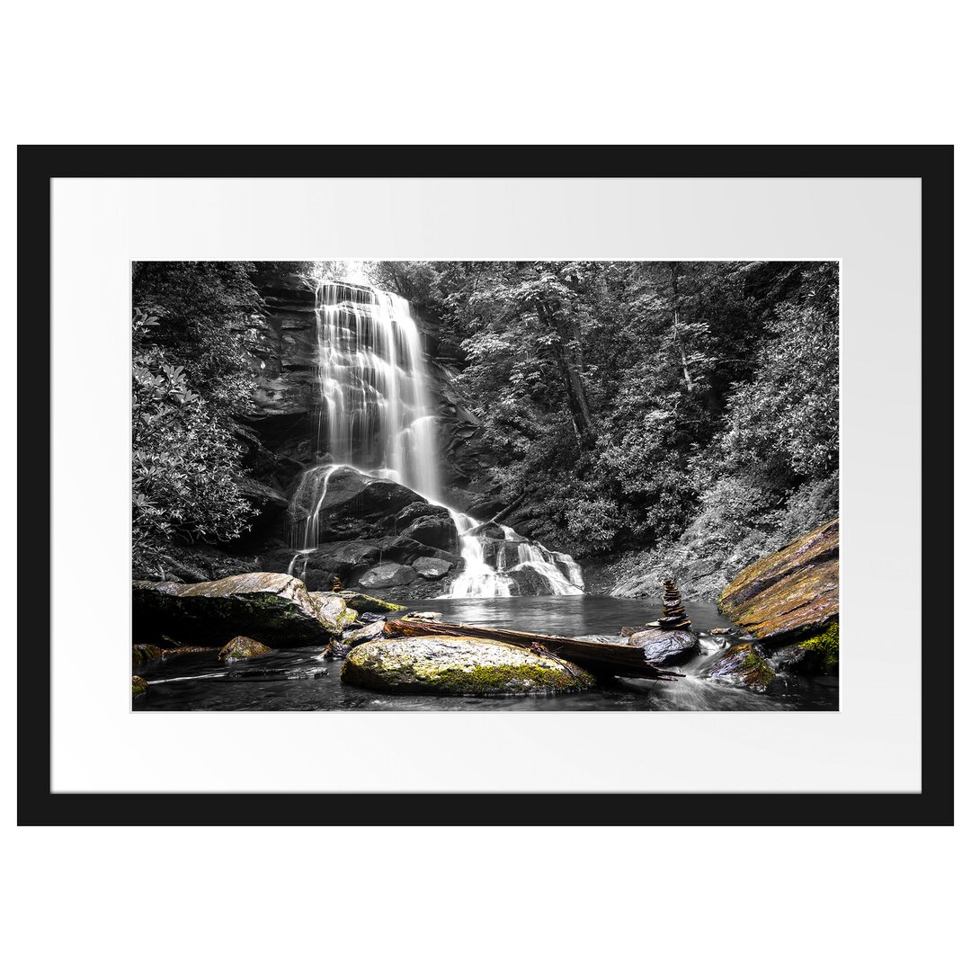 Gerahmtes Poster Schöner Wasserfall mit Steinturm