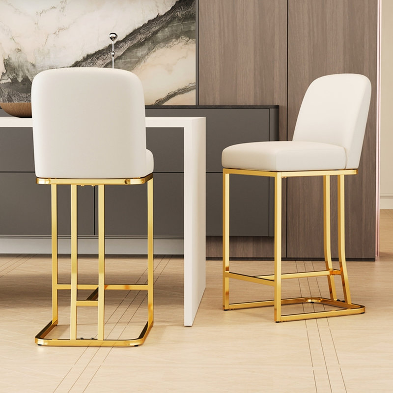 Deux chaises de salle à manger de style moderne - blanches, confortables et élégantes. Matériaux fabriqués pour la durabilité. Polyvalent et polyvalent. Assemblage facile. Glissez. 2 tabourets de bar avec sièges moelleux peu encombrants.