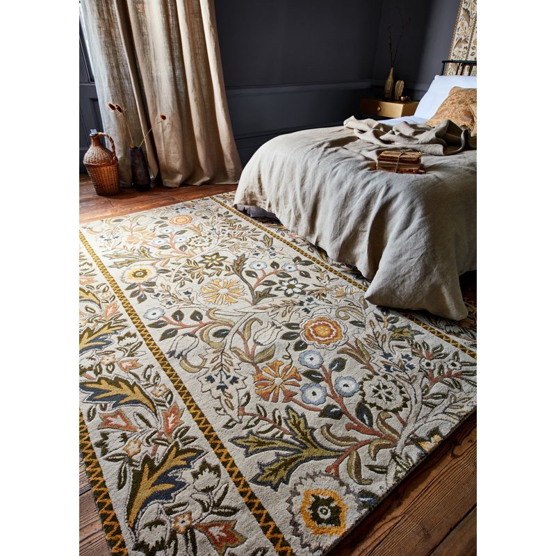 Morris Hand Tufted Wool Floral Area Rug in Beige, Rectangle 5'7" x 7'10"