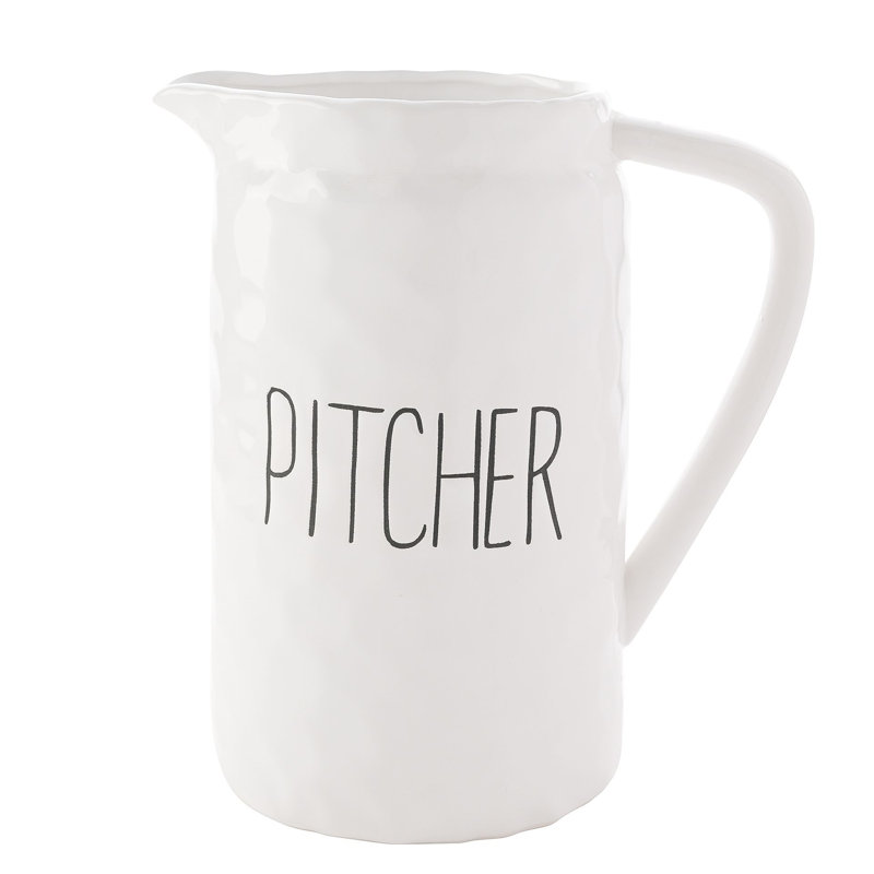  Pitcher
