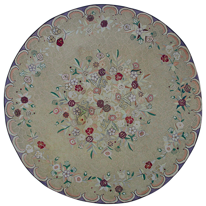 Tapis crocheté américain de couleur claire à motif floral antique