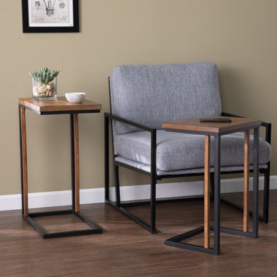 Ensemble de deux tables de bout rectangulaires imbriquées en bois massif brun de 25 po