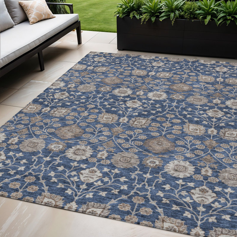 Tapis extérieur lavable floral bleu marine et beige 5 pi x 8 pi