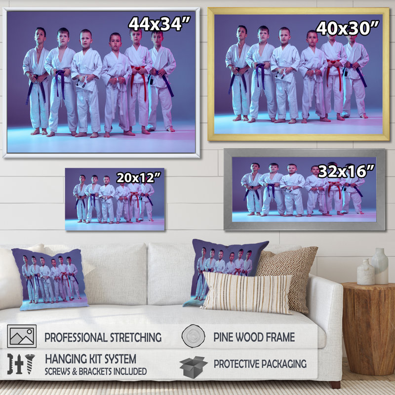 Karate Kids I sur toile, Cadre simple noir, H 34 po x l 44 po x P 1,5 po