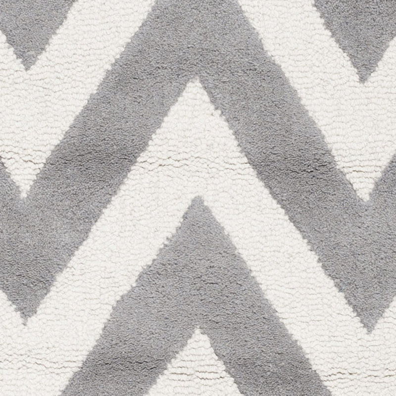 Tapis argenté/ivoire tuffeté à la main Kyleigh, Carré 8'