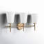 Éclairage pour meuble-lavabo à 3 lumières en métal givré avec abat-jour en verre givré Erlandson-353800882-353800845