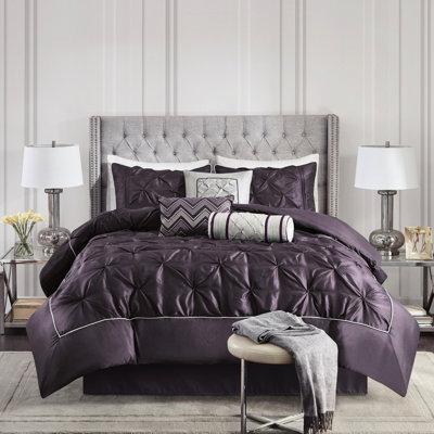 Édredon très grand prune - 7 pièces avec de magnifiques taies décoratives, coussins, jupe de lit lavable à la machine pour le design et l'édredon, froissé