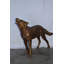 Statue de loup Navarrete debout et hurlant en bronze grandeur nature - Taille: L 45 po x l 15 po x H 34 po.