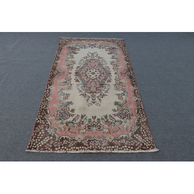 Élégant tapis bohémien turc Oushak d'intérieur en rose vif pour rehausser l'esthétique de votre cuisine avec son design ethnique