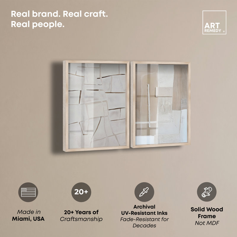 Impression dans un cadre-vitrine au style minimaliste moderne et aux tons neutres par Art Remedy, Crème, crème