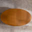 Table basse ovale en bois 43,5 "avec relief fabriqué à la main | Base de piédestal robuste, conception en forme d'olive pour le salon-1843395956-1839556622