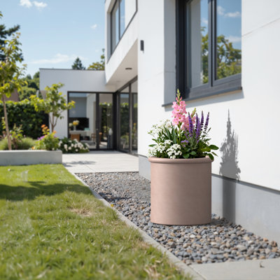 Pot à fleurs en béton