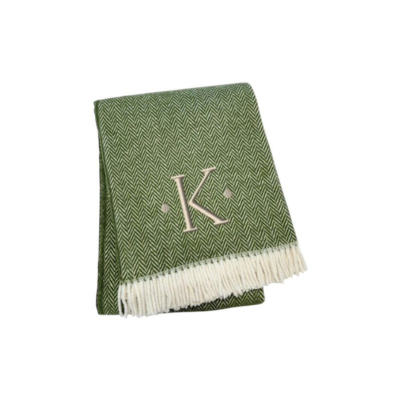 Jeté K 55 po x 70 po à motif de chevrons en mélange de coton vert et blanc avec pompons et broderies