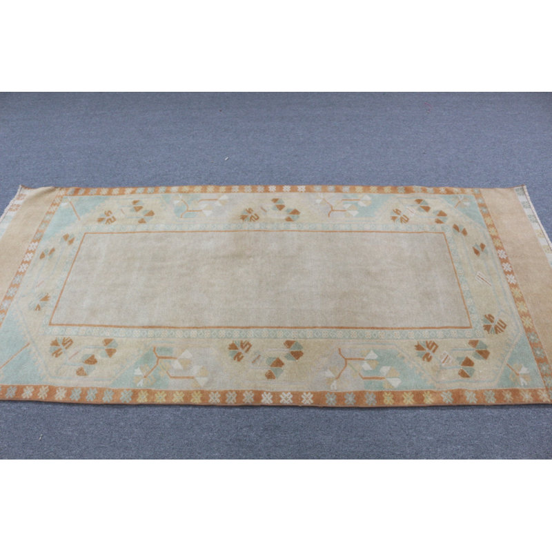 Le tapis rétro rétro Anatolian brun idéal pour une chambre de bébé est un tapis d'intérieur turc fabriqué à la main en Turquie