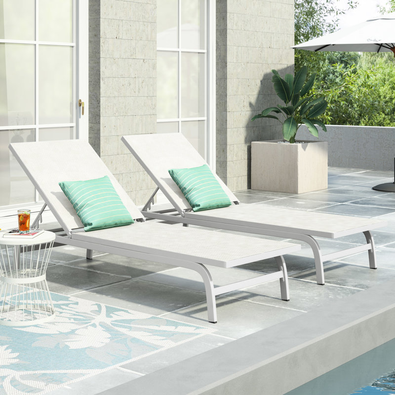 Chaise longue blanche pour deux personnes en filet de nylon, structure en aluminium, détails faits à la main, assemblage 2 en couleur fait à la main requis