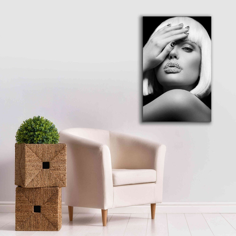 «Diamond Lips BW» par Design Fabrikken, estampe numérique sur toile, H 40 po x l 26 po x P 1,5 po