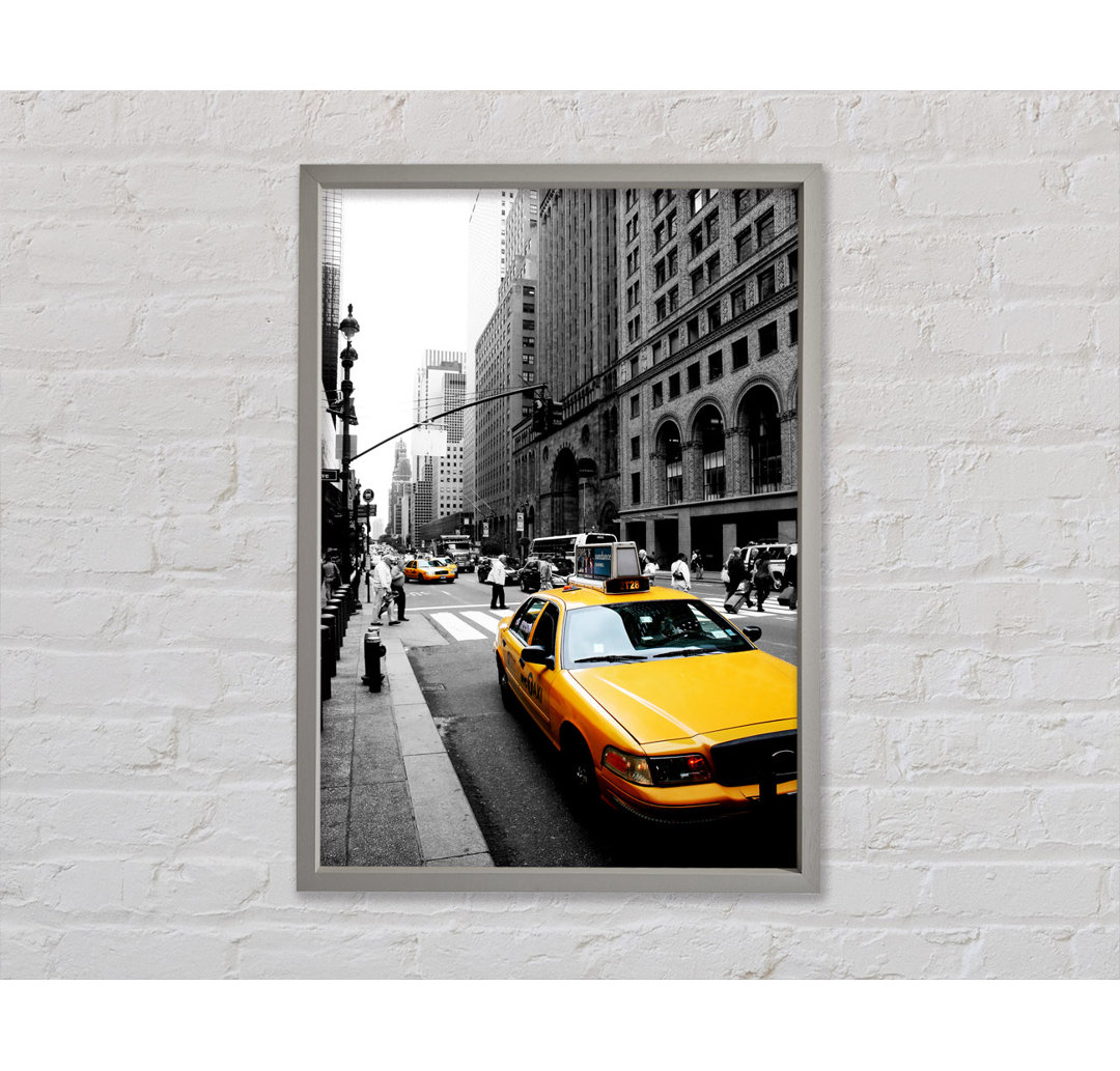 New York City Yellow Taxi Cab On B N W - Einzelbildrahmen Kunstdrucke auf Leinwand