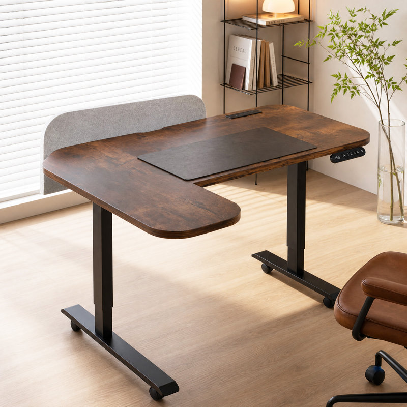 Bureau mobile debout électrique en forme de L, table de formation à hauteur réglable avec panneau d'intimité, prises et roulettes, brun rustique