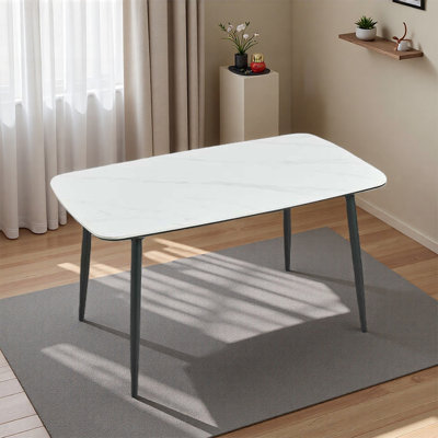 Table de salle à manger moderne et minimaliste