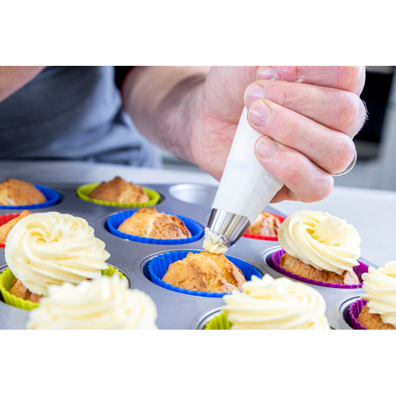 Sweetly Does It Icing Set with Nylon Bag Seven Nozzles and Icing Comb