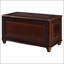 Commode de rangement en cèdre profond avec doublure aromatique, parfaite pour une décoration élégante et pratique