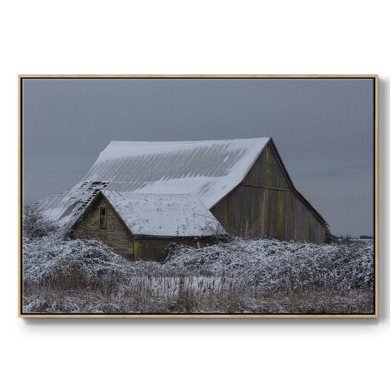 Winter Barn, impression sur toile encadrée, H 25 po x l 37 po x P 2 po, Bois naturel