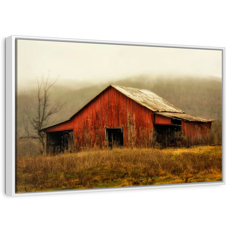 Skylight Barn dans le brouillard, Cadre flottant blanc, 37 po x 25 po