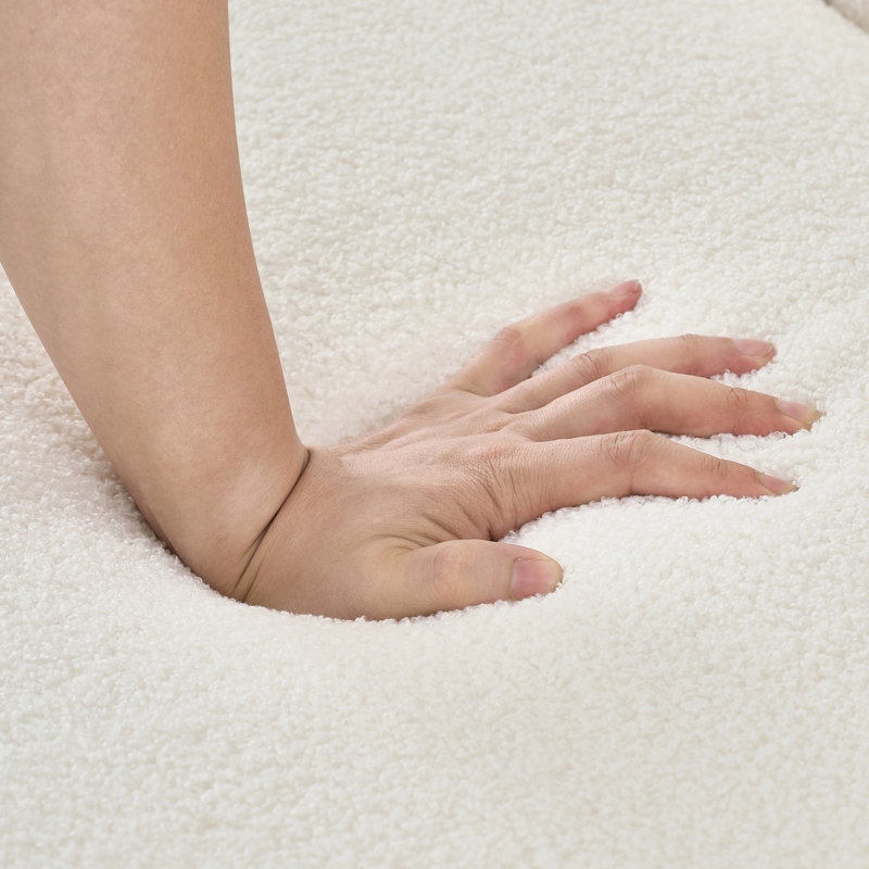 Canapé surdimensionné en chenille avec assise profonde, support en mousse haute densité, pieds en métal doré et design moderne capitonné pour le salon ou la chambre à coucher.