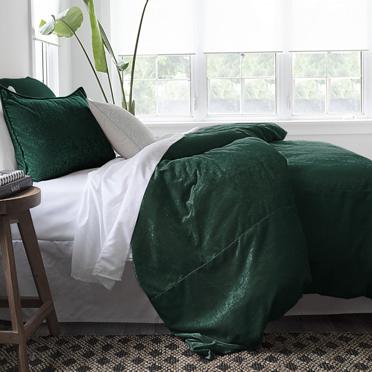 https://assets.wfcdn.com/im/22735795/resize-h755-w755%5Ecompr-r85/2162/216259119/Burkina+Velvet+Emerald+Microfiber+Coverlet+Set.jpg