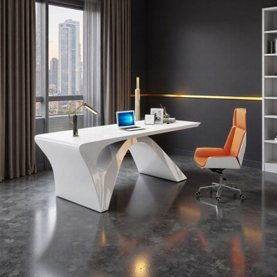 Simple and modern lacquered desk