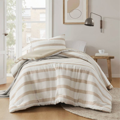 2-Piece Twin/Twin XL Yarn-dyed striped comforter