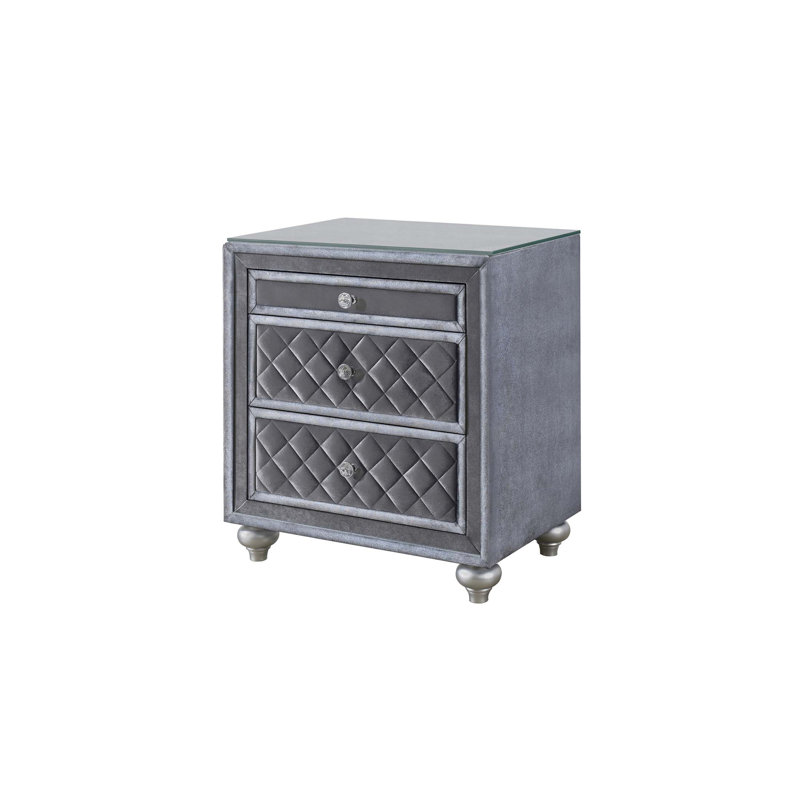 Table de chevet à 3 tiroirs Glam avec façades capitonnées en velours et boutons en faux cristal pour un rangement élégant