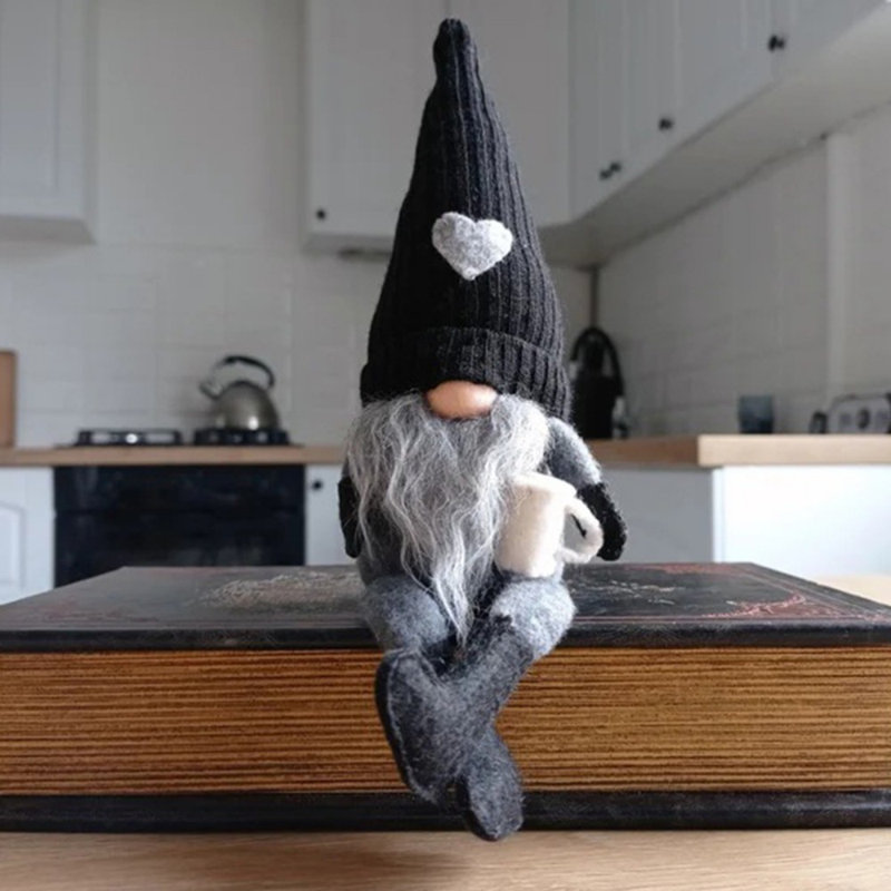 Adorable maison de poupée tricotée sans visage