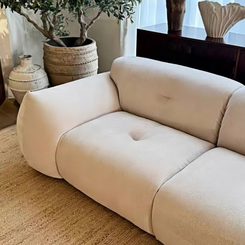 Canapé droit crème de style minimaliste